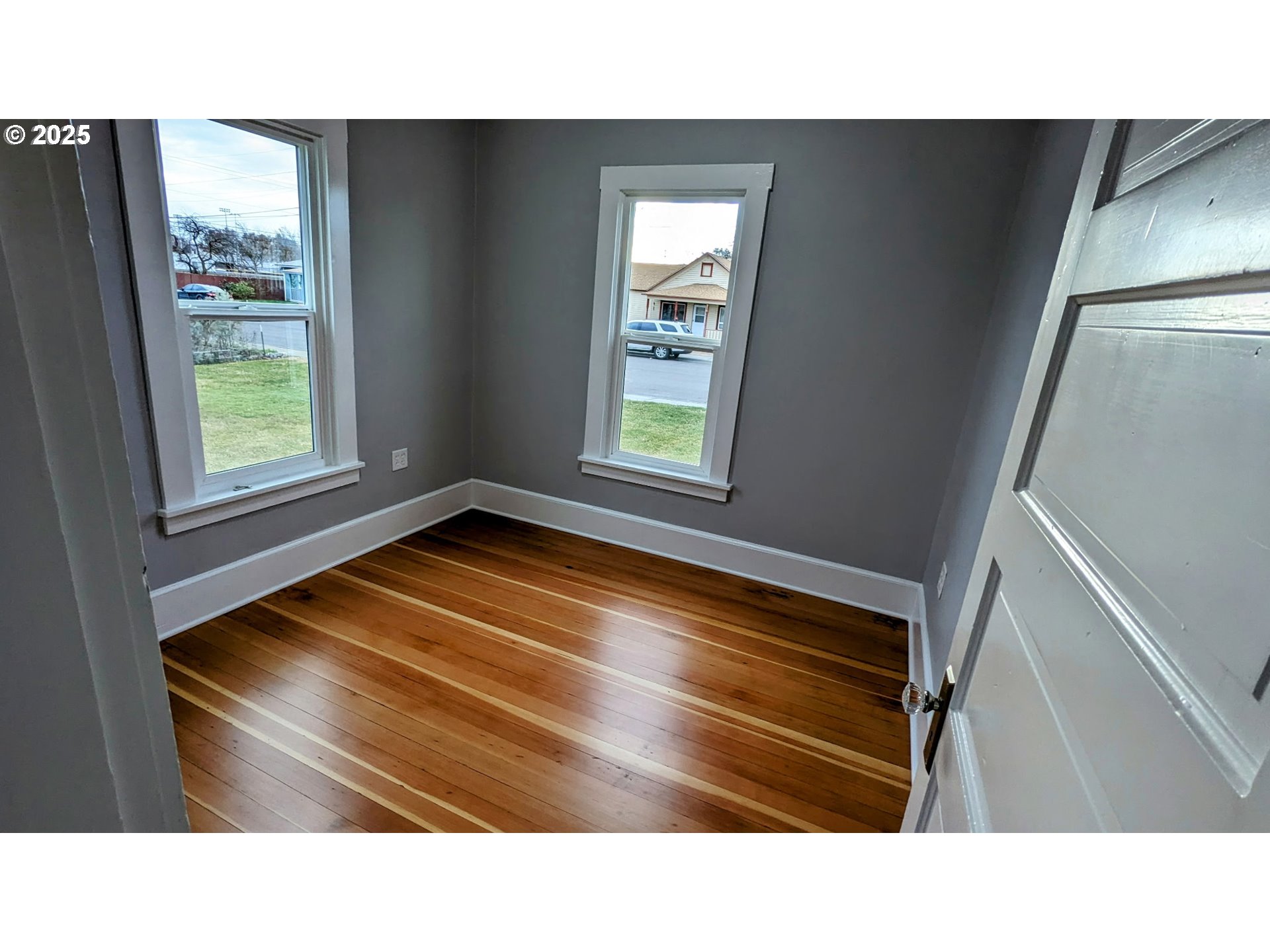 377 West Locust Avenue Hermiston, OR 97838 - Photo 9 of 16 a black and white photo of a living room