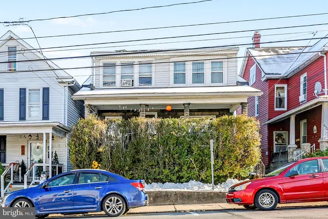 $995 | 626 State Street, Unit 4, Lemoyne, PA 17043