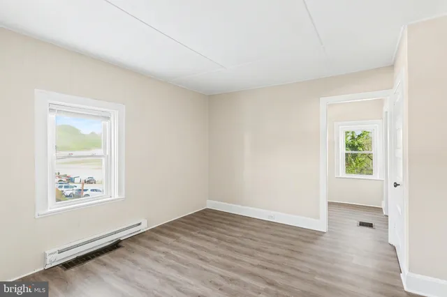 $995 | 626 State Street, Unit 4, Lemoyne, PA 17043