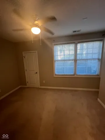 $2,095 | 521 North Park Avenue, Indianapolis, IN 46202