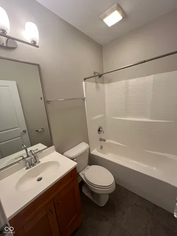 $2,095 | 521 North Park Avenue, Indianapolis, IN 46202