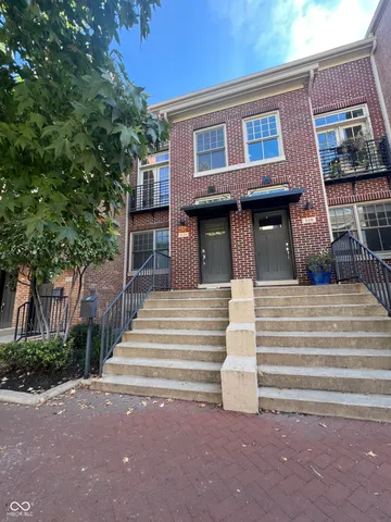 $2,095 | 521 North Park Avenue, Indianapolis, IN 46202