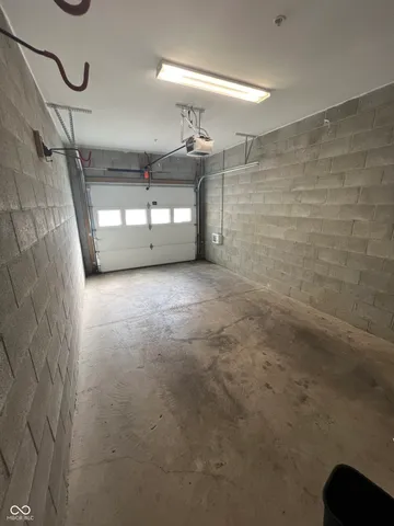 $2,095 | 521 North Park Avenue, Indianapolis, IN 46202