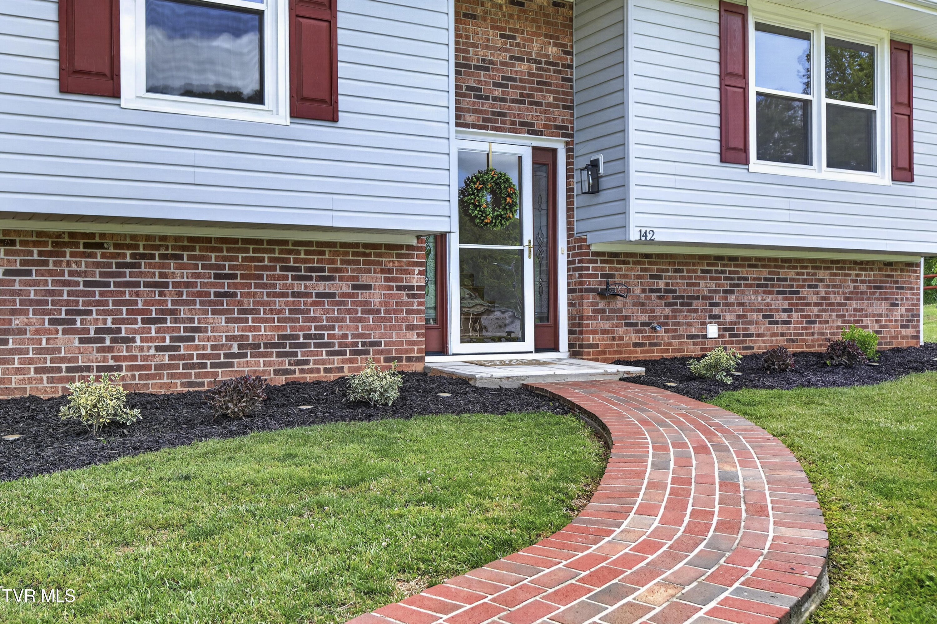 142 Backer Lane Damascus, VA 24236 - Photo 5 of 67 142-Backer-Ln-Damascus-VA Cynthia-Routon