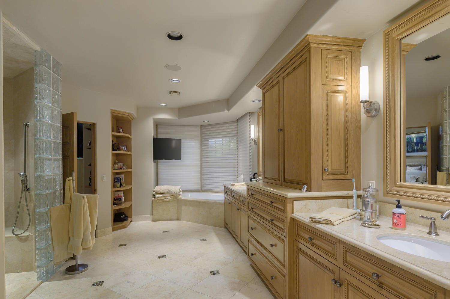 72420 Silver Spur Lane Rancho Mirage, CA 92270 - Photo 15 of 130 72420 Silver Spur Ln Rancho-large-035-02