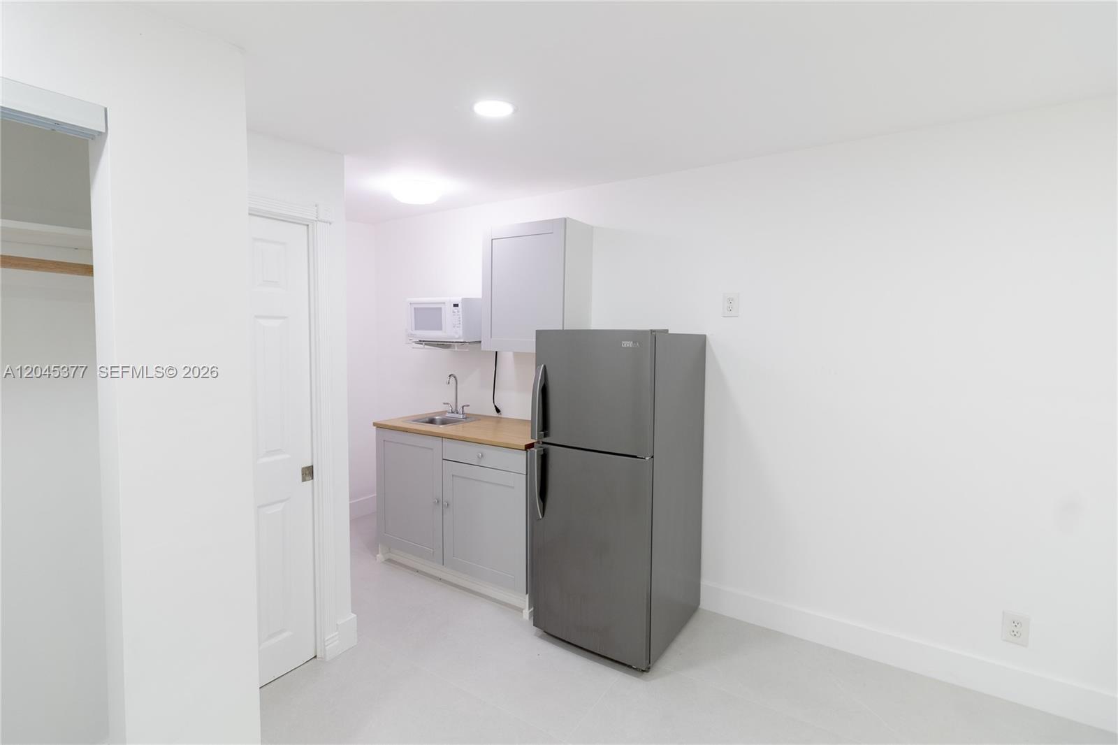 5803 Buchanan Street Hollywood, FL 33021 - Photo 7 of 9