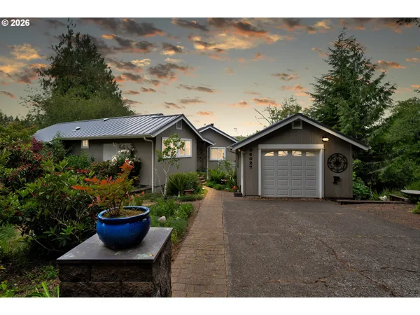 $560,000 | 6027 View Loop, Florence, OR 97439