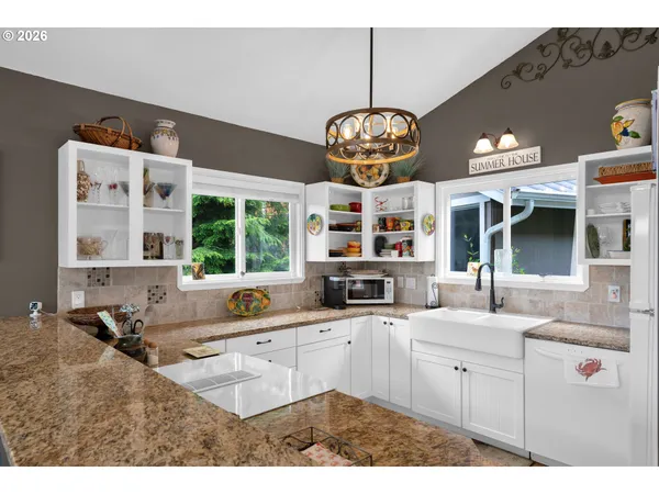 $560,000 | 6027 View Loop, Florence, OR 97439