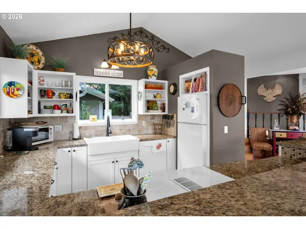 $560,000 | 6027 View Loop, Florence, OR 97439