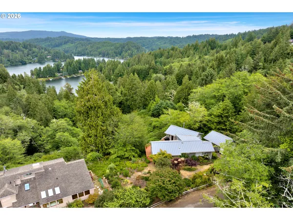 $560,000 | 6027 View Loop, Florence, OR 97439