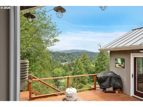 $560,000 | 6027 View Loop, Florence, OR 97439
