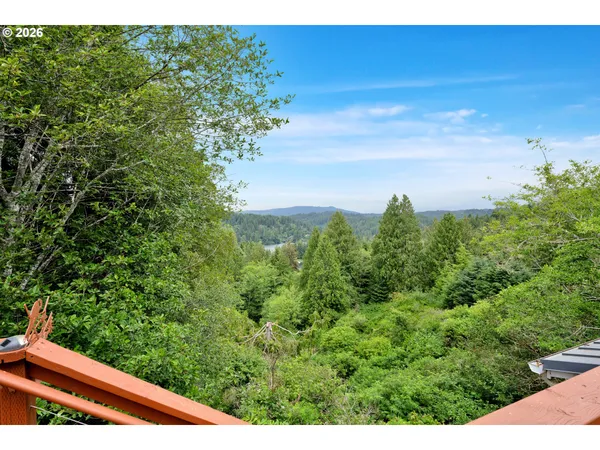 $560,000 | 6027 View Loop, Florence, OR 97439
