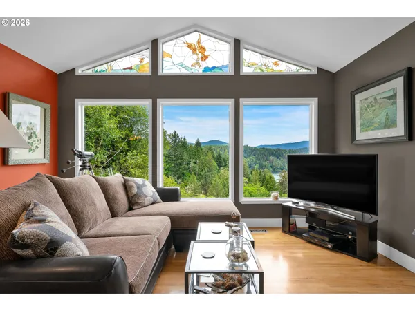 $560,000 | 6027 View Loop, Florence, OR 97439