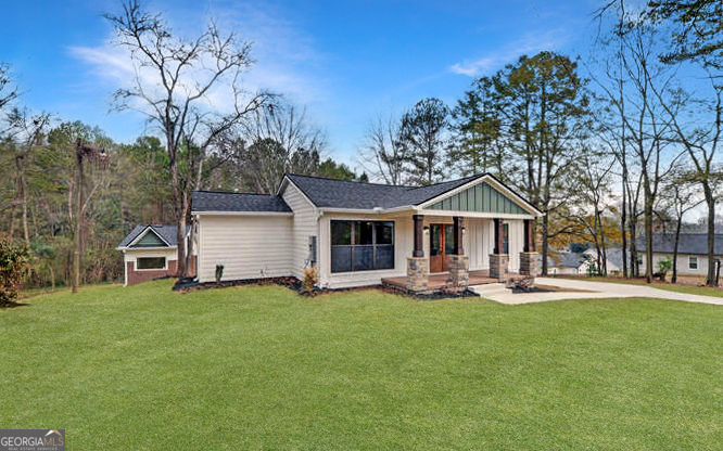 999 East Doyle Street Toccoa, GA 30577 - Photo 2 of 42 a front view of a house with patio