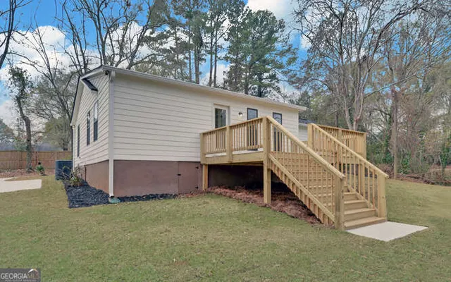 a view of a house with a yard and garage