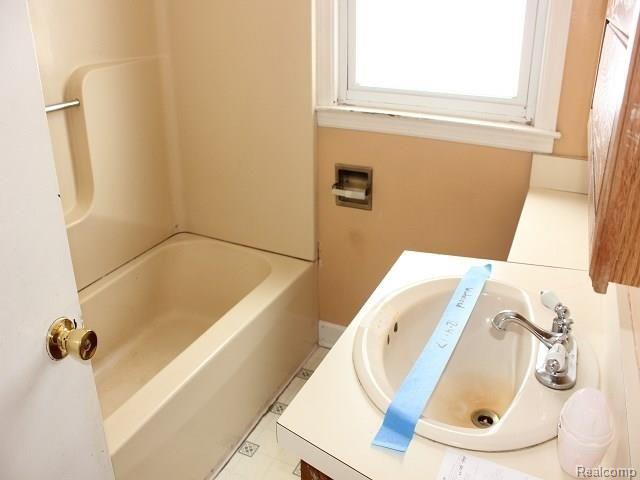 6451 Richfield Road Flint, MI 48506 - Photo 18 of 34 st_IMG_2009.JPG