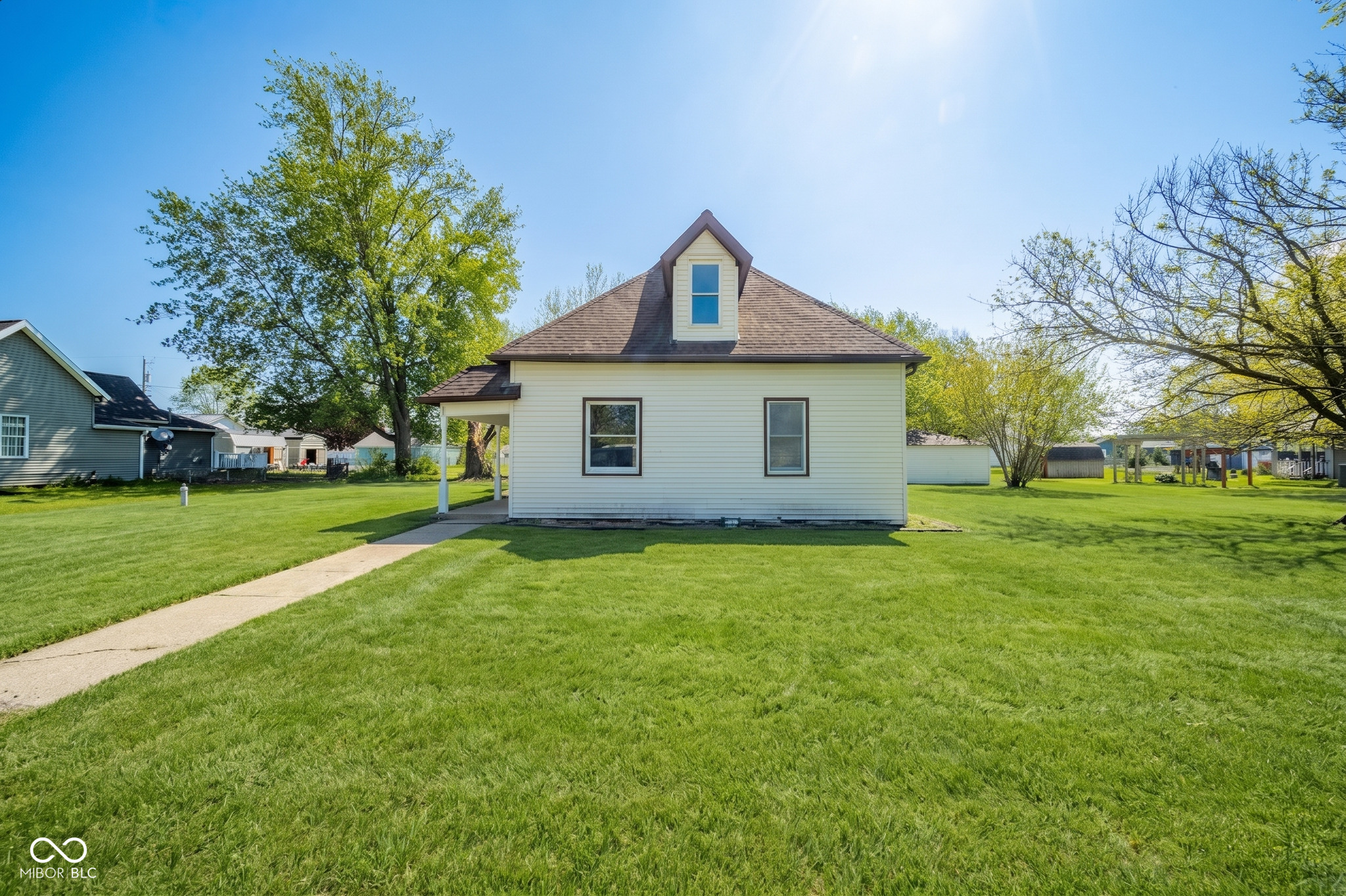 314 Craven Street Sweetser, IN 46952 - Photo 2 of 29