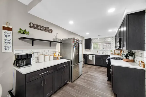 a kitchen with kitchen island granite countertop lots of counter top space