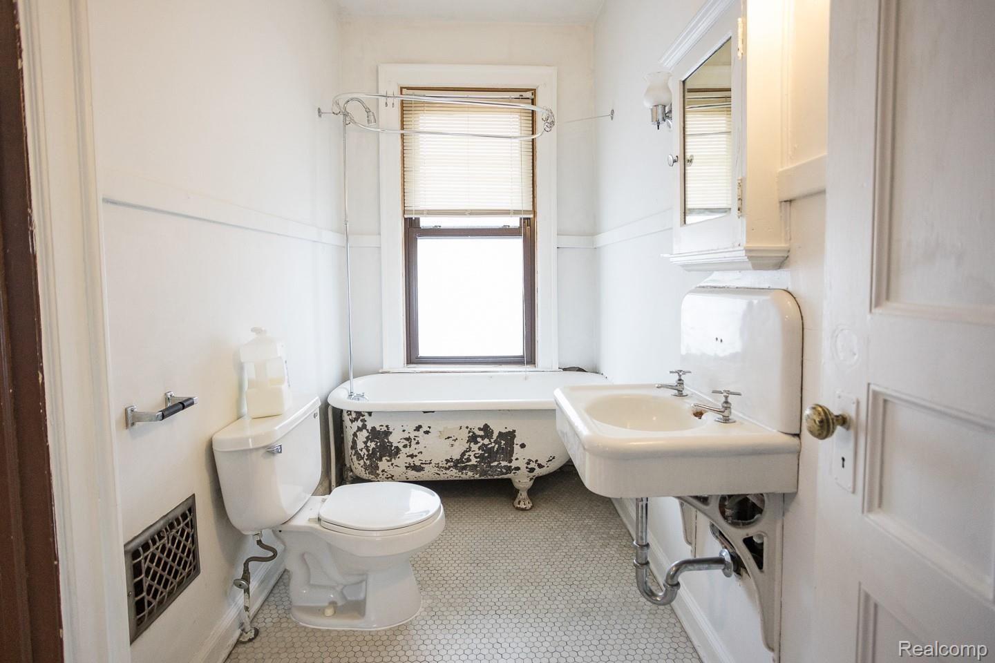 140 Atkinson Street Detroit, MI 48202 - Photo 35 of 52 140Atkinson-135.jpg
