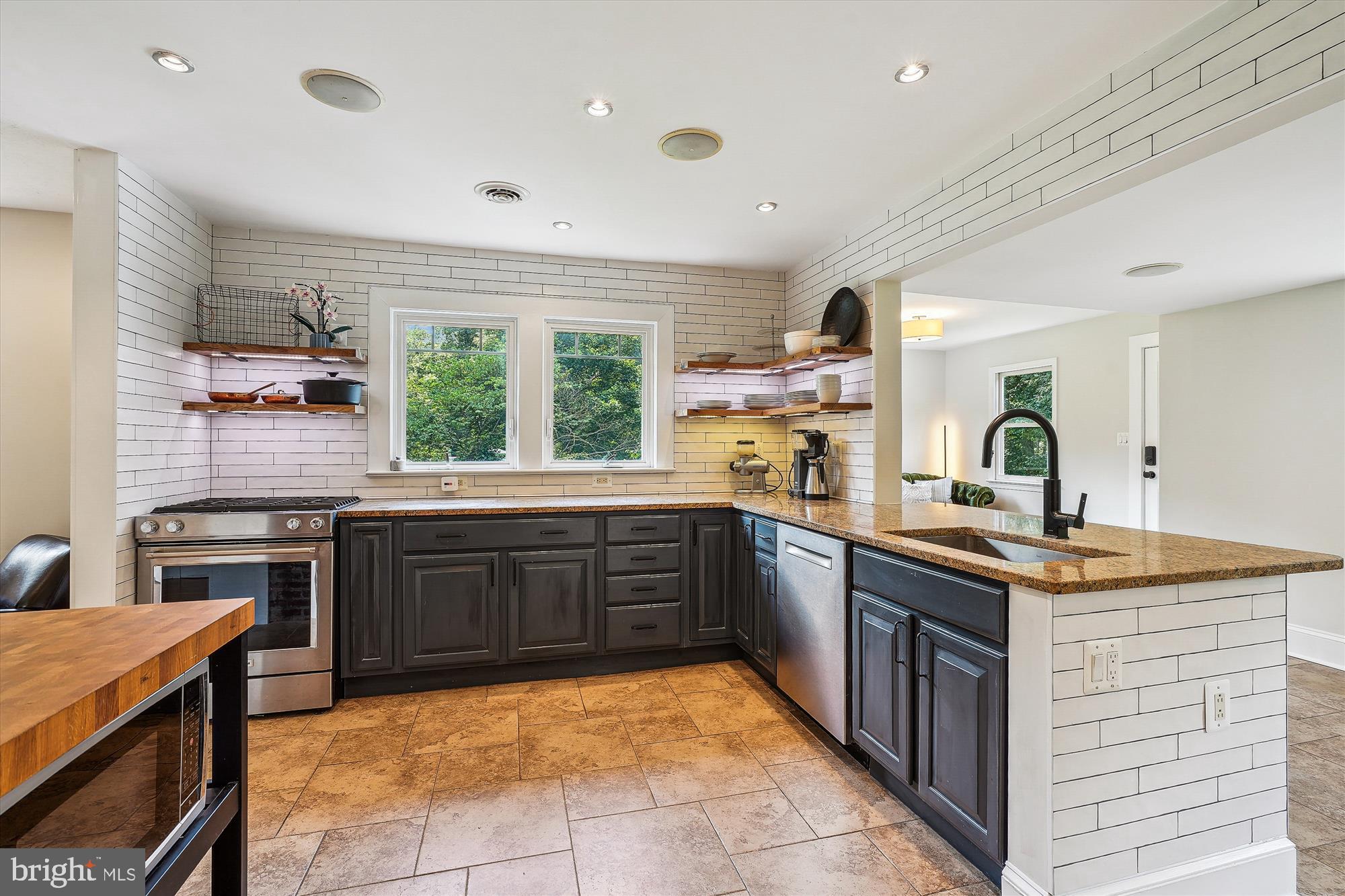 12377 Henderson Road Clifton, VA 20124 - Photo 14 of 85 Kitchen