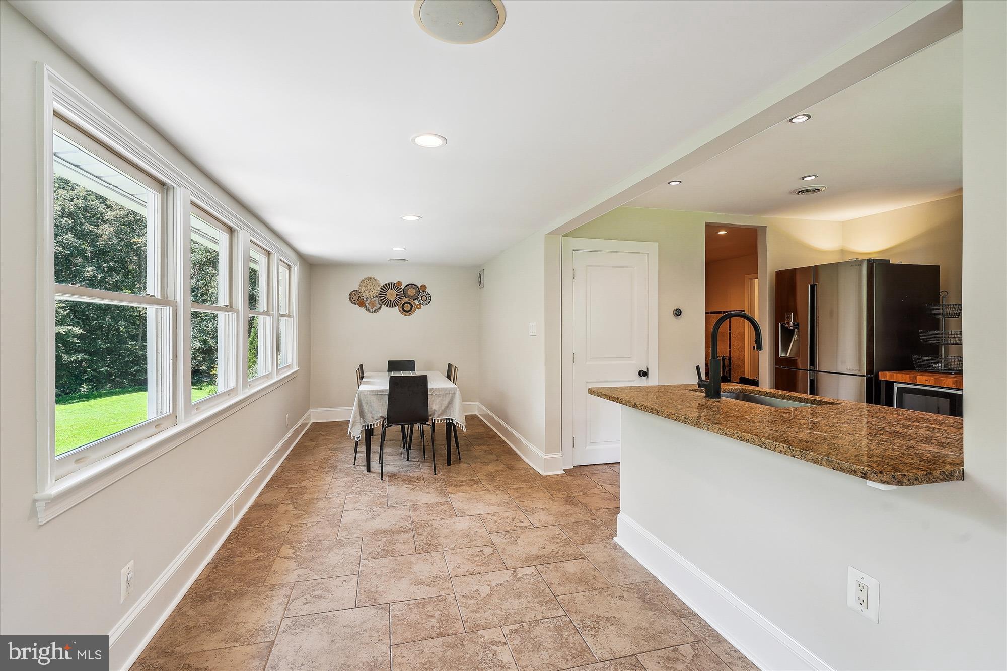 12377 Henderson Road Clifton, VA 20124 - Photo 21 of 85 Dining area off kitchen
