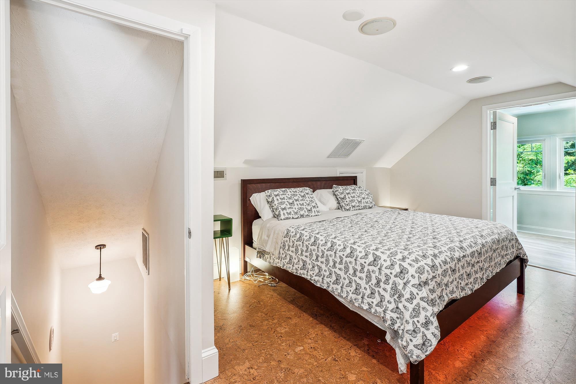 12377 Henderson Road Clifton, VA 20124 - Photo 38 of 85 Upper level bedroom with full bath
