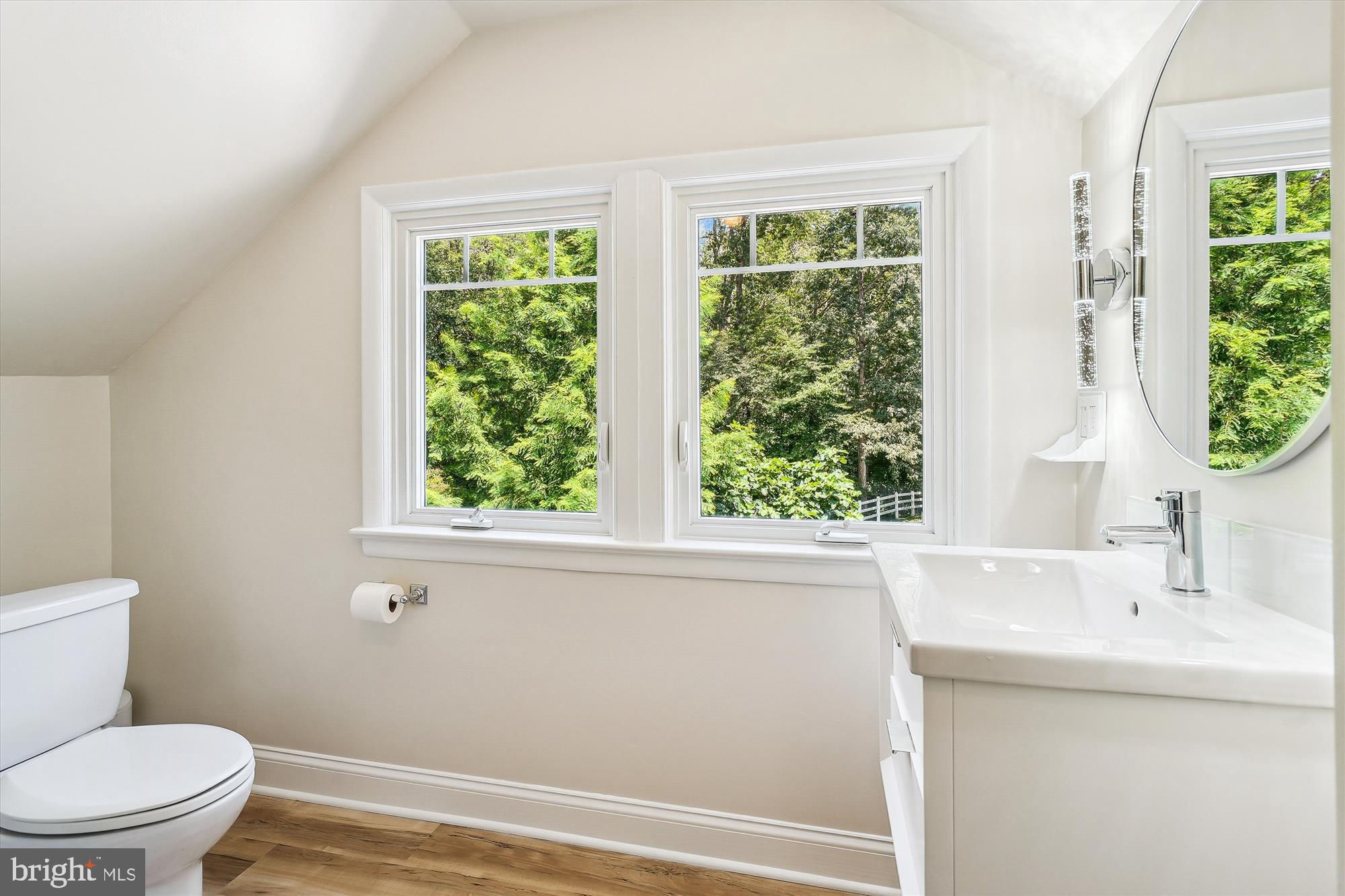 12377 Henderson Road Clifton, VA 20124 - Photo 42 of 85 Upper level full bath