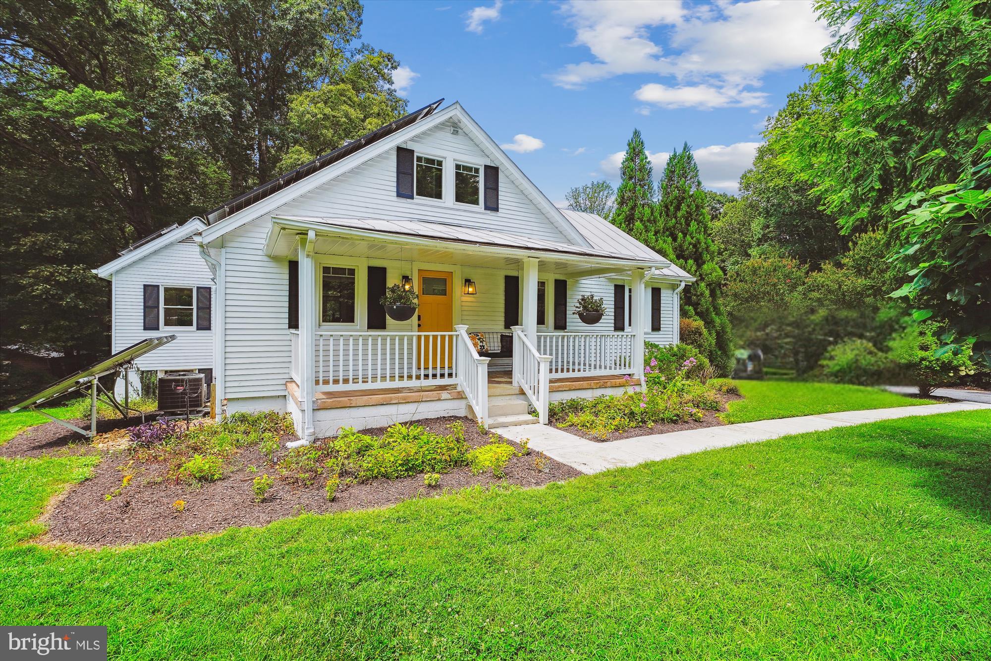 12377 Henderson Road Clifton, VA 20124 - Photo 5 of 85 Front view of home