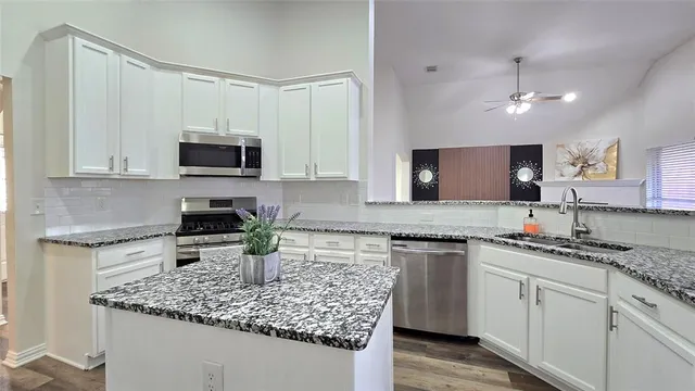 $2,600 | 6229 St Leonard Drive, Arlington, TX 76001