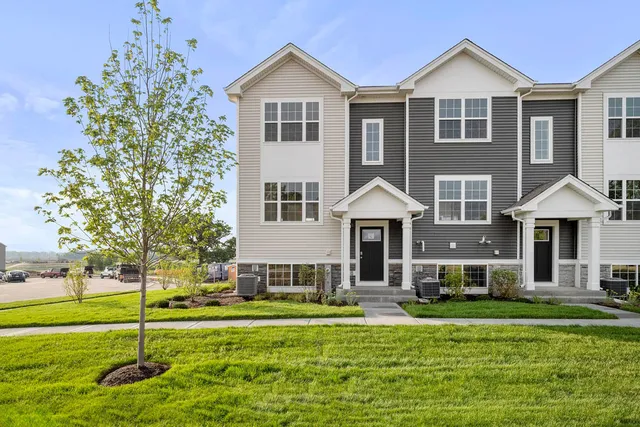 $319,990 | 881 Briar Gln Court, Hampshire, IL 60140