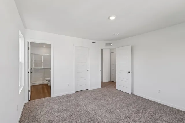 $319,990 | 881 Briar Gln Court, Hampshire, IL 60140