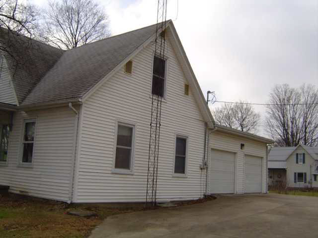 426 Fulton Avenue Rochester, IN 46975 - Photo 2 of 3