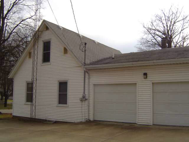 426 Fulton Avenue Rochester, IN 46975 - Photo 3 of 3