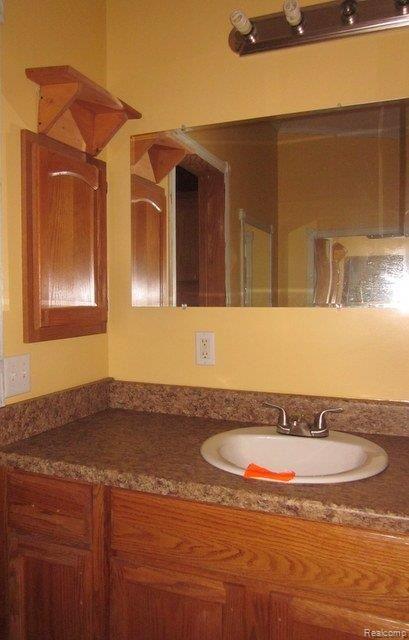 395 Harmon Road Howell, MI 48843 - Photo 9 of 19 8 MASTER VANITY.JPG