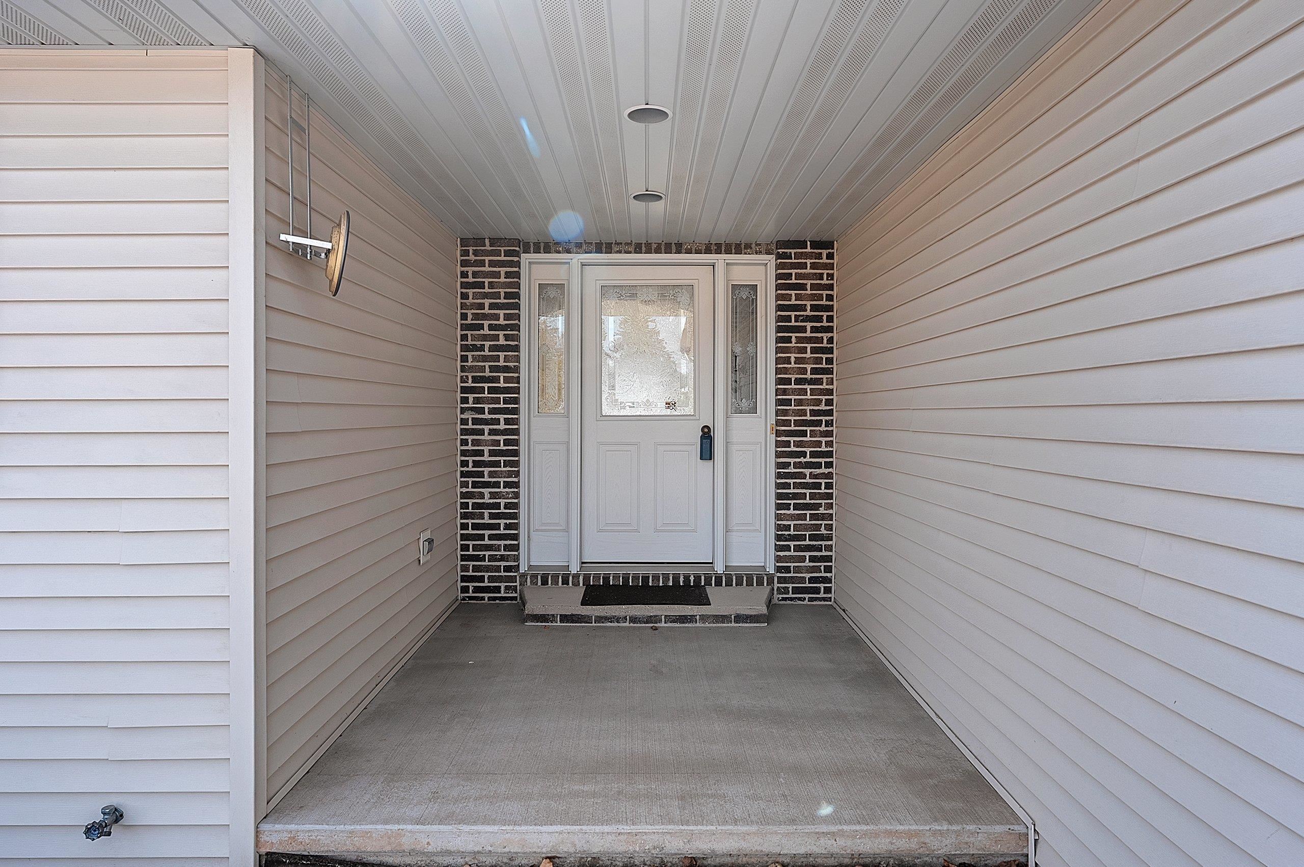 3133 Selma Court Appleton, WI 54914 - Photo 3 of 47