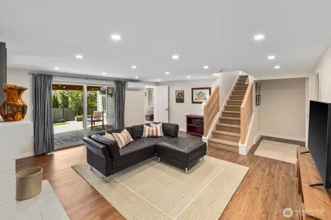 $1,895,000 | 4531 Stanford Avenue Northeast, Seattle, WA 98105