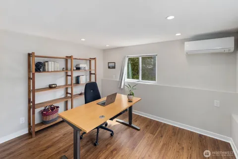 $1,895,000 | 4531 Stanford Avenue Northeast, Seattle, WA 98105