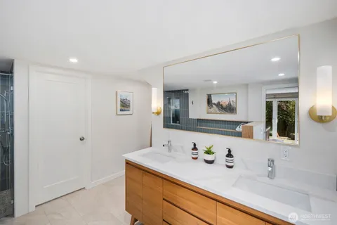 $1,895,000 | 4531 Stanford Avenue Northeast, Seattle, WA 98105