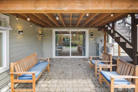 $1,895,000 | 4531 Stanford Avenue Northeast, Seattle, WA 98105