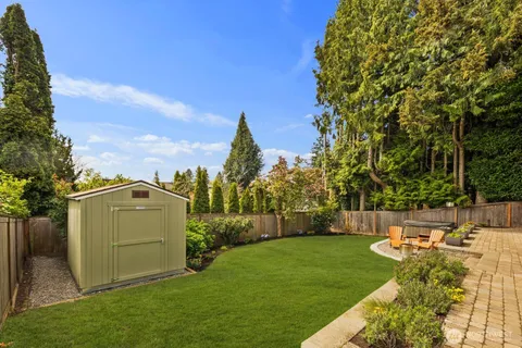 $1,895,000 | 4531 Stanford Avenue Northeast, Seattle, WA 98105