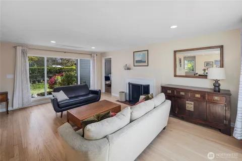 $1,895,000 | 4531 Stanford Avenue Northeast, Seattle, WA 98105