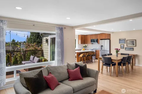 $1,895,000 | 4531 Stanford Avenue Northeast, Seattle, WA 98105