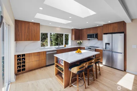 $1,895,000 | 4531 Stanford Avenue Northeast, Seattle, WA 98105