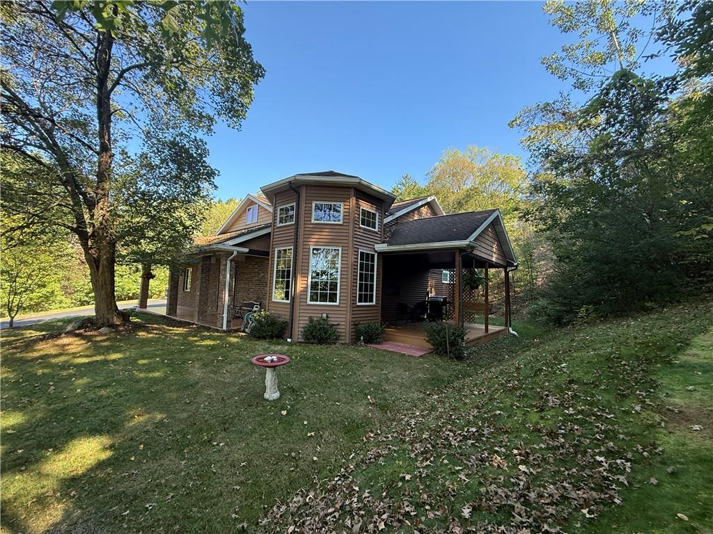 a view of a house with a yard