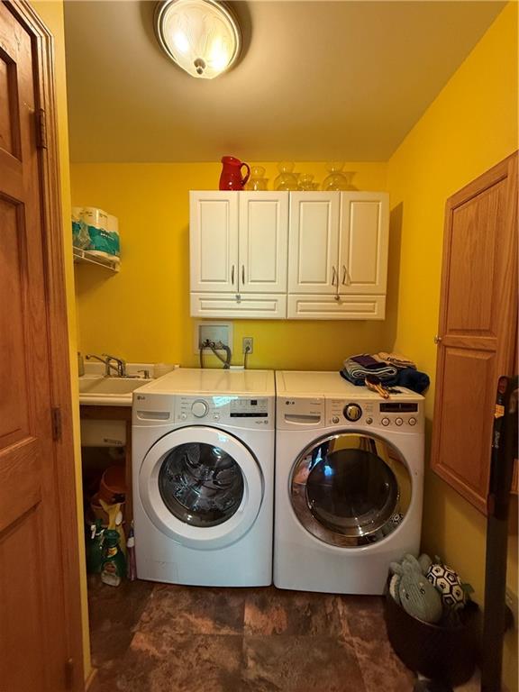 181 View Street Indiana, PA 15701 - Photo 33 of 34 a utility room with sink washer and dryer