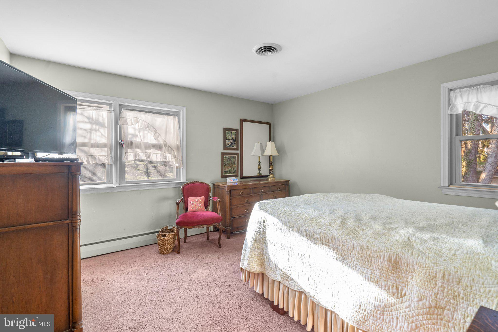 209 Ashlawn Drive Ashton, MD 20861 - Photo 11 of 35