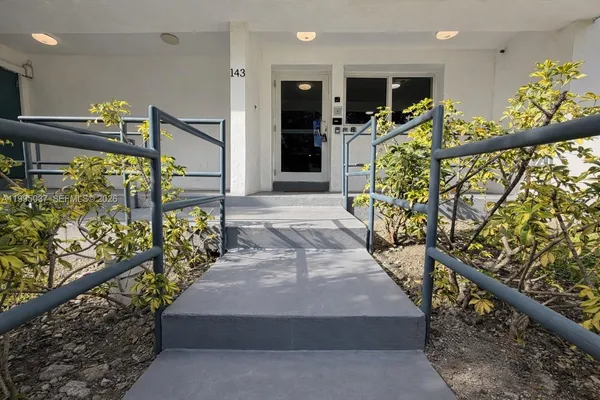 $1,700 | 143 Southwest 9th Street, Unit 109, Miami, FL 33130
