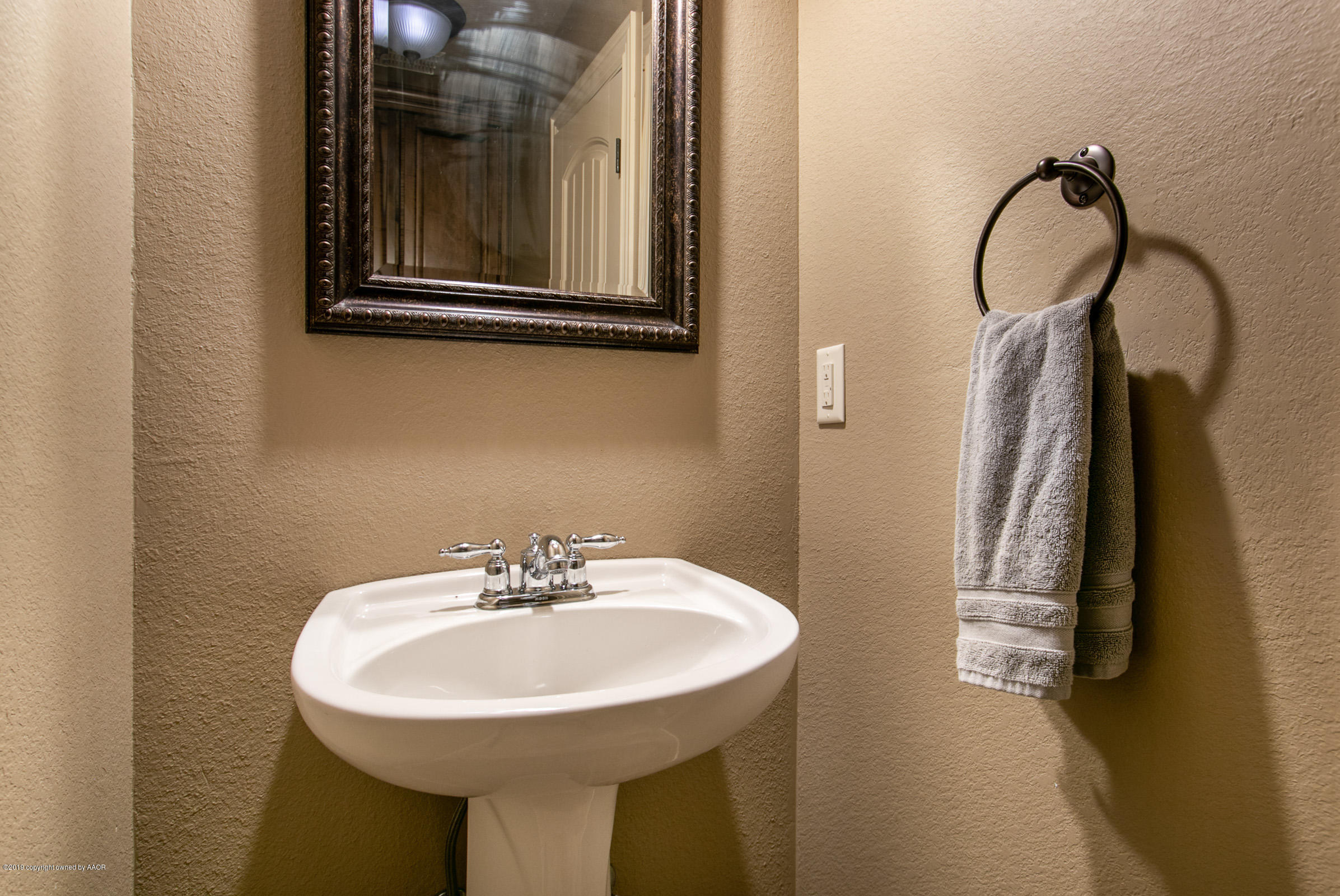 19351 Winding River Road Amarillo, TX 79119 - Photo 25 of 35 023_Upstairs Powder Room