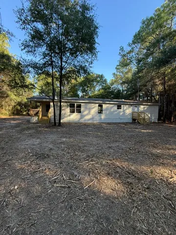 a view of yard with tree