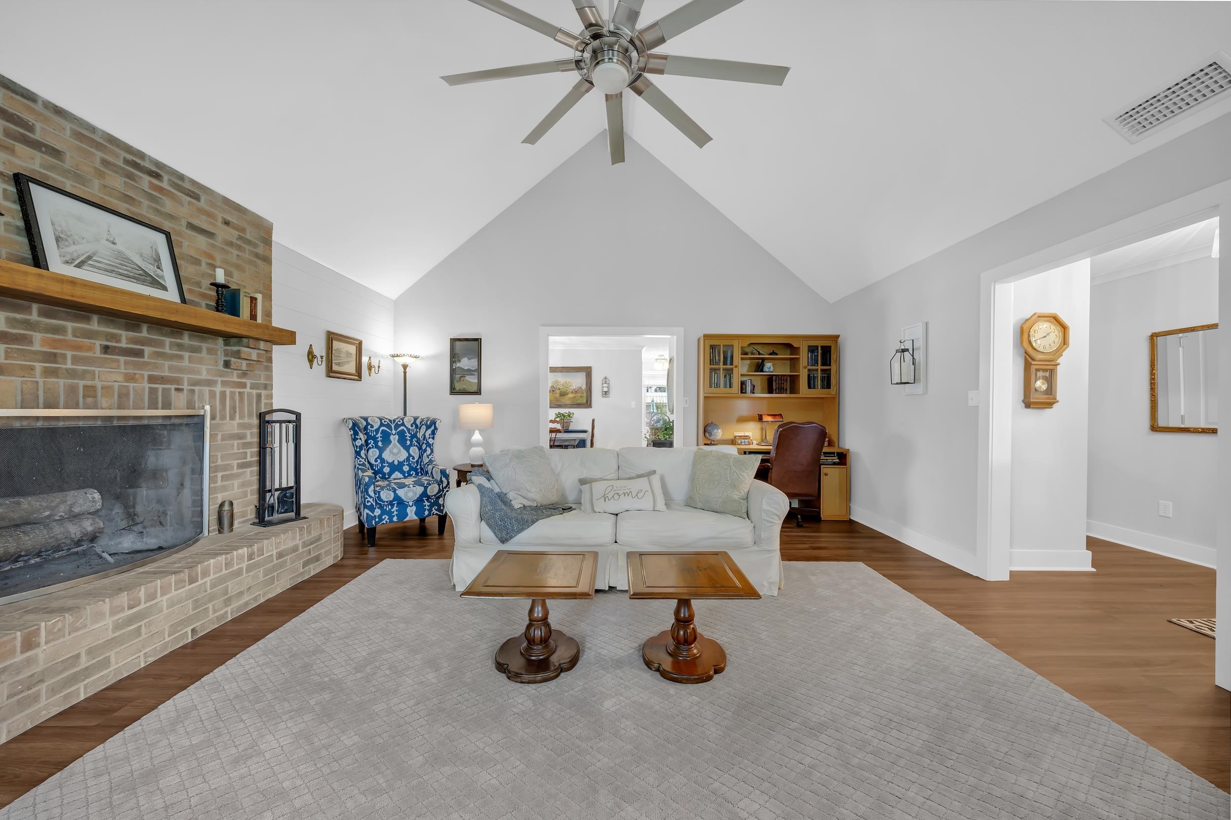 19090 Gunnison Road Fairhope, AL 36532 - Photo 10 of 42 Living Room